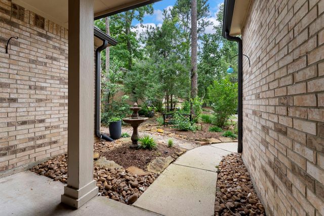 74 Shannon Green Court, The Woodlands, TX 77384
