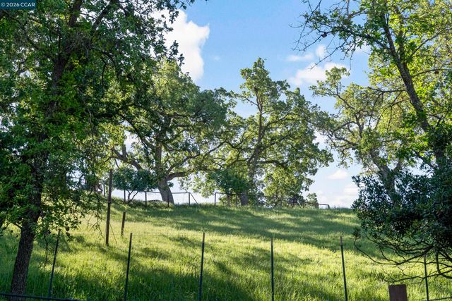 837 Rosewood Ct, Walnut Creek, CA 94596