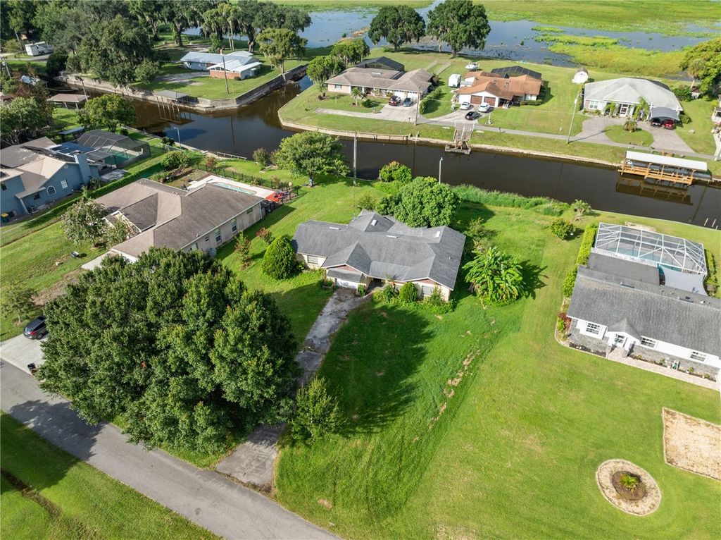 Image 11 of property listing at 740 SHORE DRIVE, Kissimmee, FL 34744