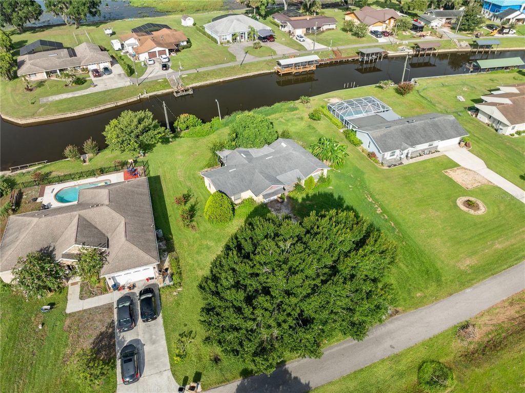 Image 12 of property listing at 740 SHORE DRIVE, Kissimmee, FL 34744