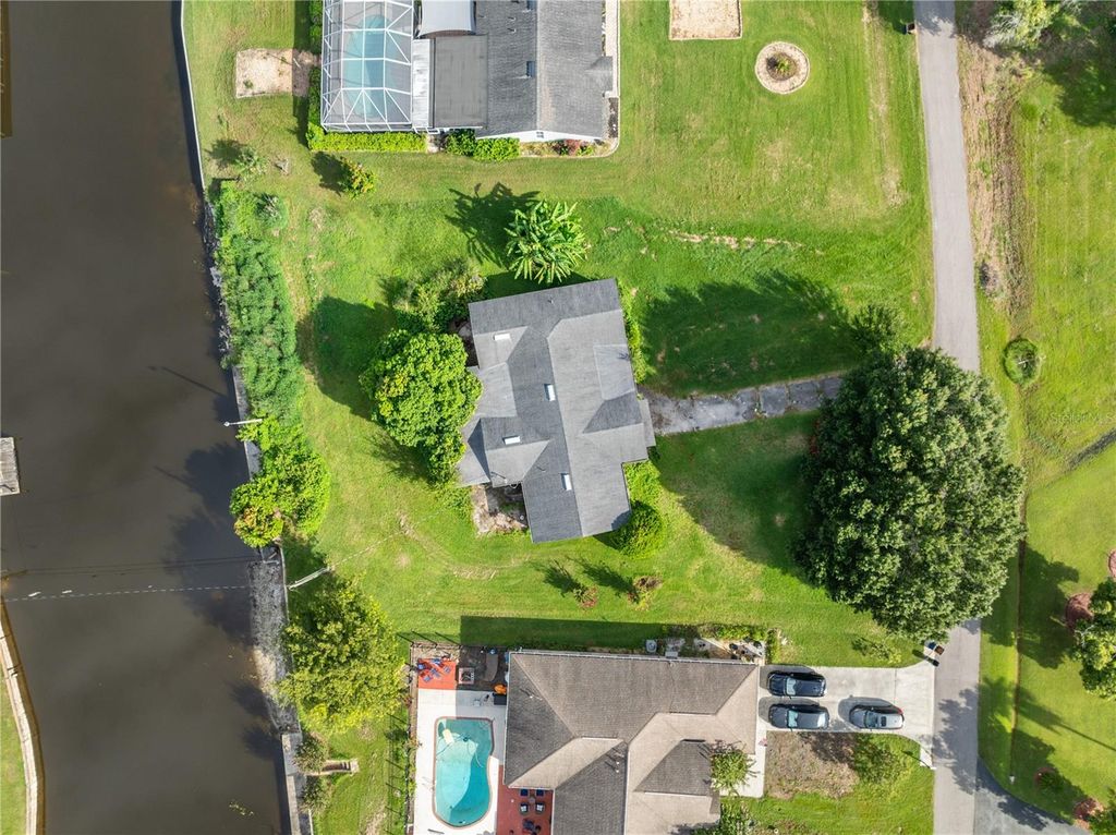 Image 13 of property listing at 740 SHORE DRIVE, Kissimmee, FL 34744