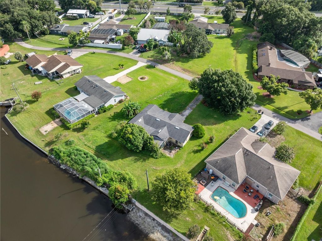 Image 16 of property listing at 740 SHORE DRIVE, Kissimmee, FL 34744