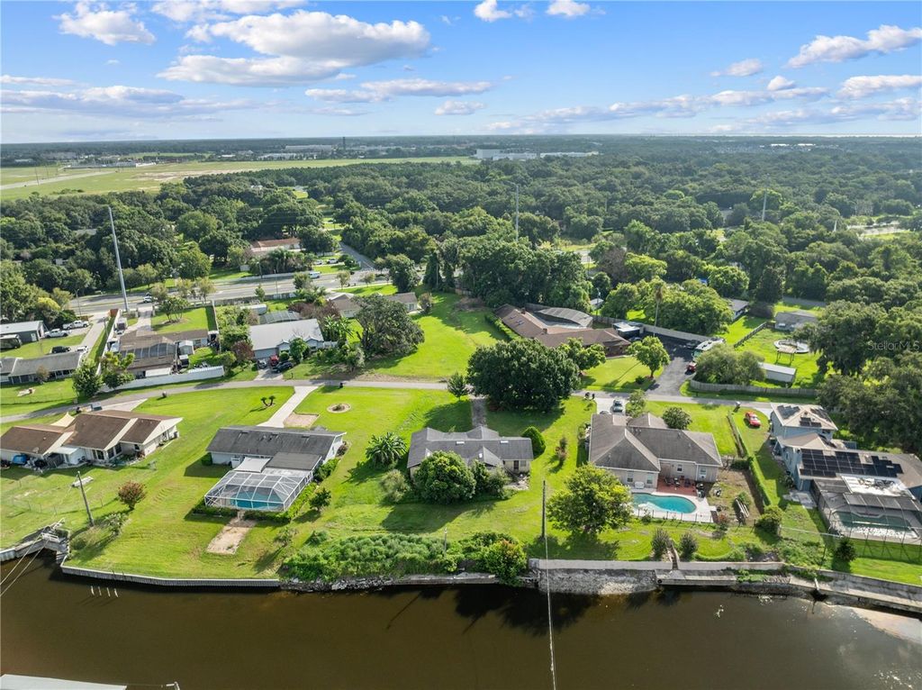 Image 17 of property listing at 740 SHORE DRIVE, Kissimmee, FL 34744