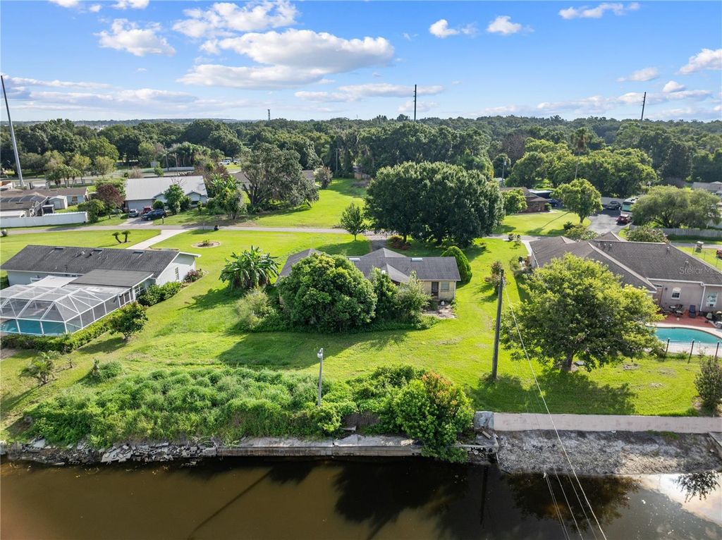 Image 18 of property listing at 740 SHORE DRIVE, Kissimmee, FL 34744