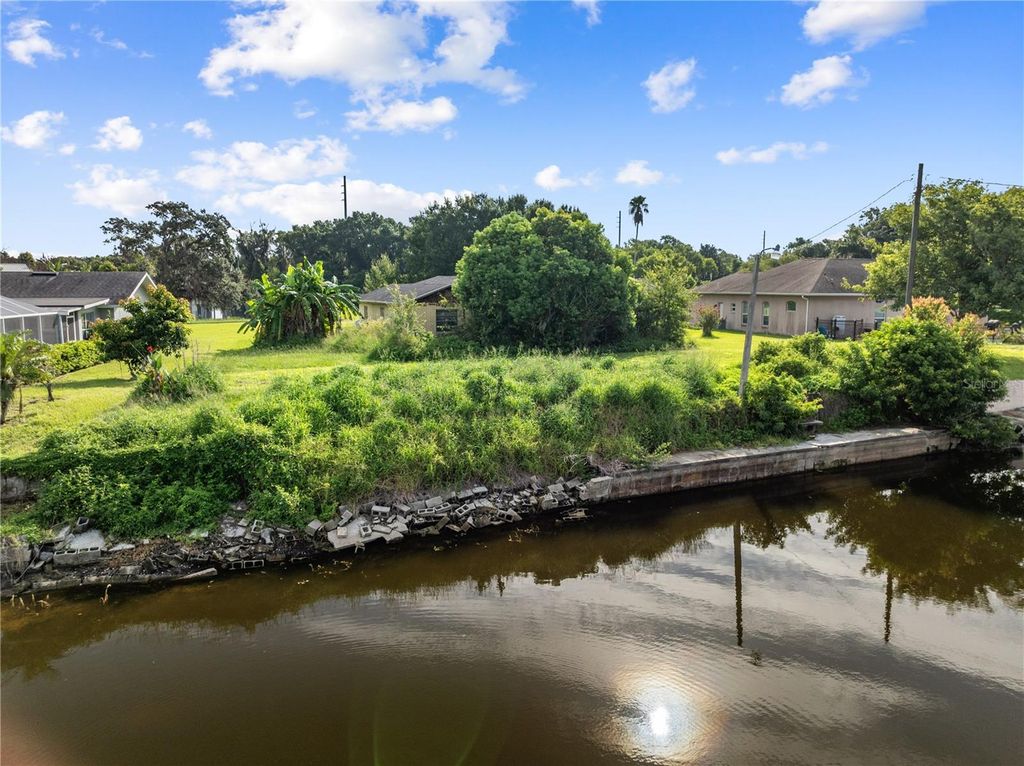Image 19 of property listing at 740 SHORE DRIVE, Kissimmee, FL 34744