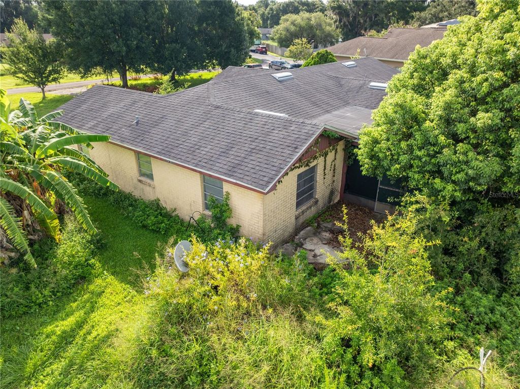 Image 6 of property listing at 740 SHORE DRIVE, Kissimmee, FL 34744