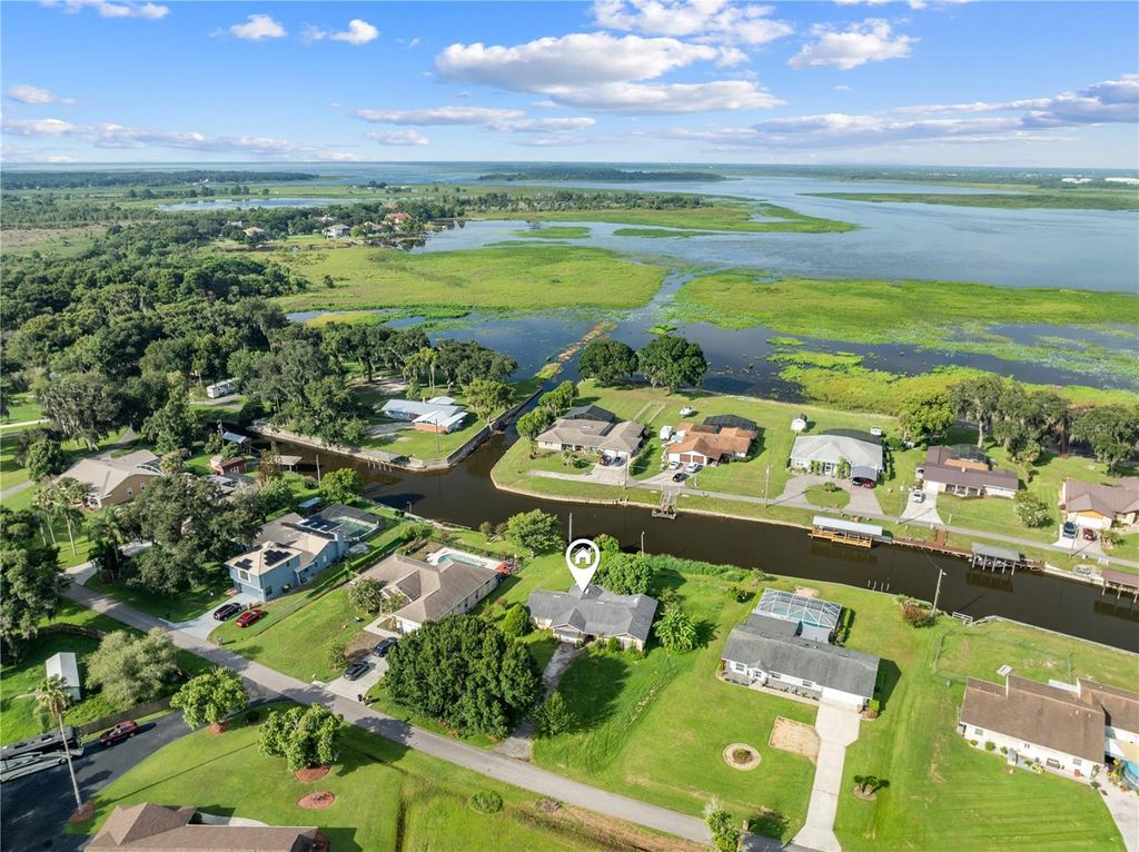 Image 10 of property listing at 740 SHORE DRIVE, Kissimmee, FL 34744