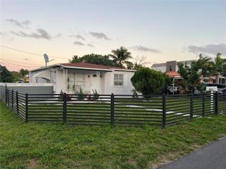 713 SW 7th Avenue, Hallandale Beach, FL 33009