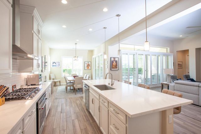 38 Burgundy, Rancho Mirage, CA 92270