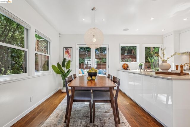 2306 Ivy Dr, Oakland, CA 94606