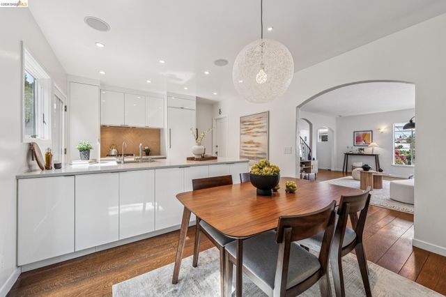 2306 Ivy Dr, Oakland, CA 94606