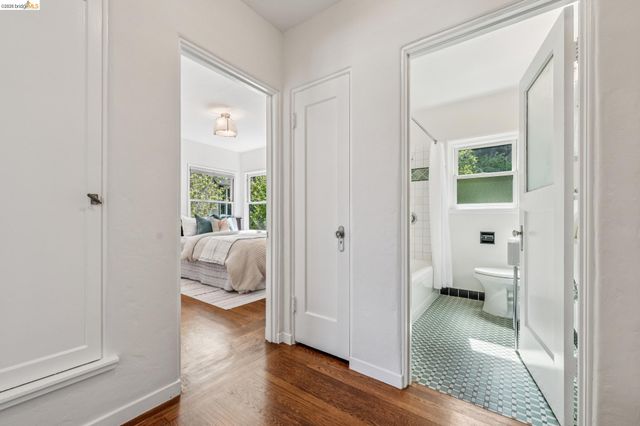 2306 Ivy Dr, Oakland, CA 94606