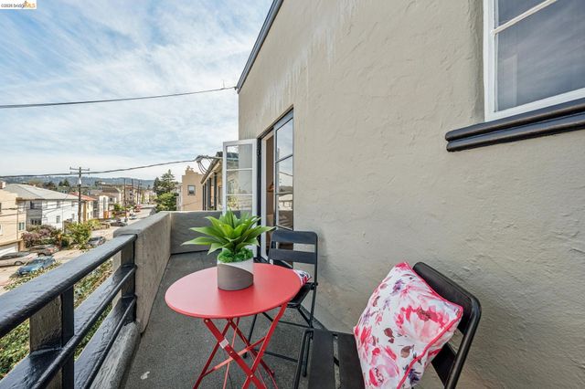 2306 Ivy Dr, Oakland, CA 94606