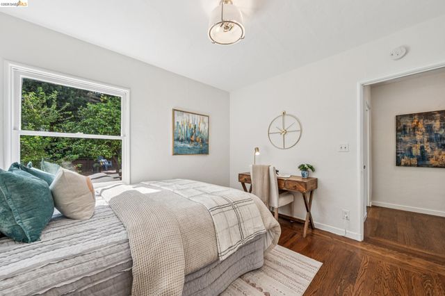 2306 Ivy Dr, Oakland, CA 94606