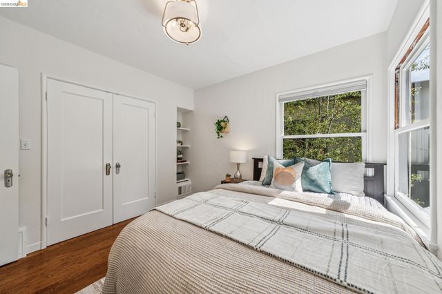 2306 Ivy Dr, Oakland, CA 94606