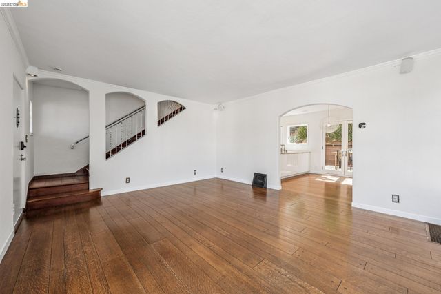 2306 Ivy Dr, Oakland, CA 94606