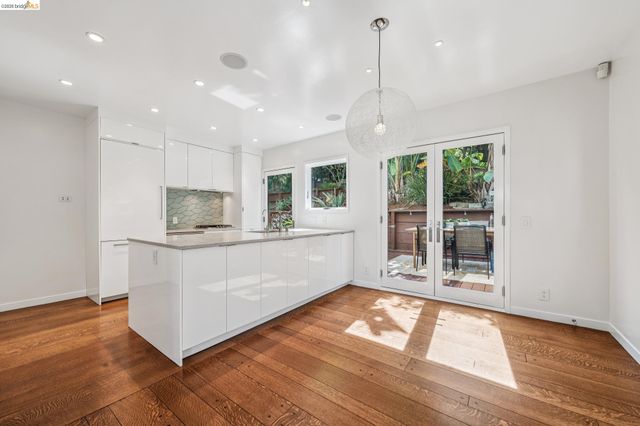 2306 Ivy Dr, Oakland, CA 94606