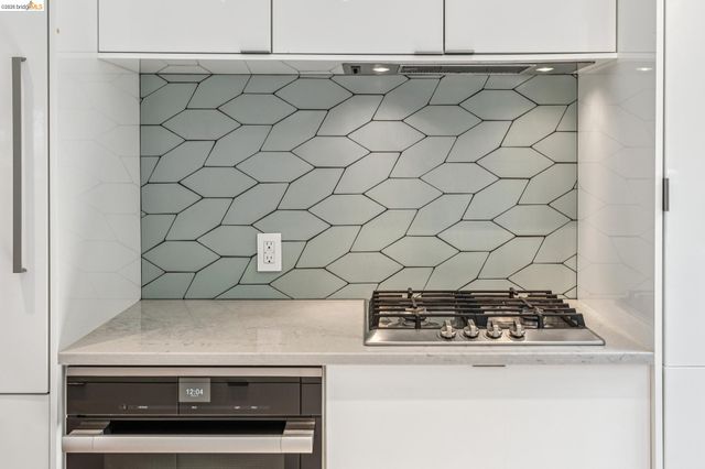 2306 Ivy Dr, Oakland, CA 94606