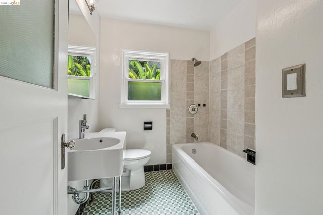 2306 Ivy Dr, Oakland, CA 94606