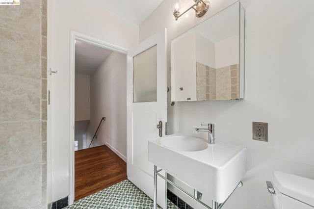 2306 Ivy Dr, Oakland, CA 94606