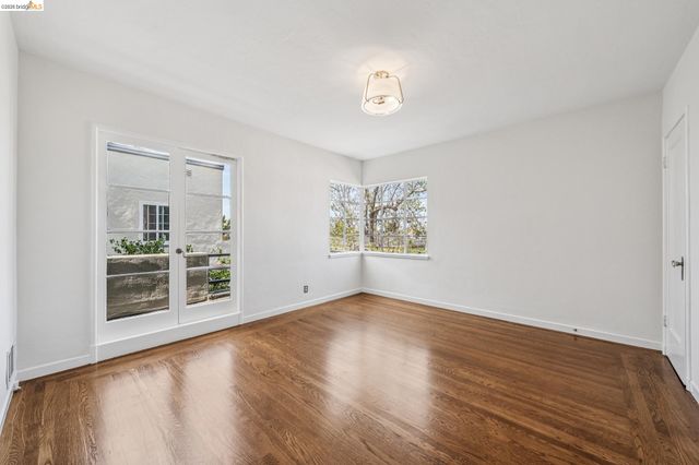 2306 Ivy Dr, Oakland, CA 94606