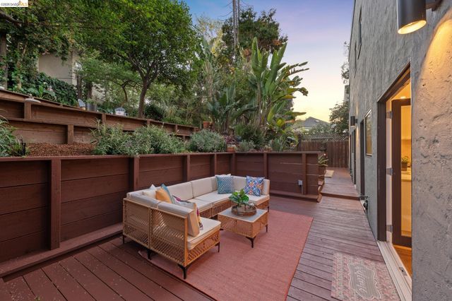 2306 Ivy Dr, Oakland, CA 94606