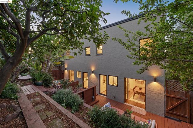 2306 Ivy Dr, Oakland, CA 94606