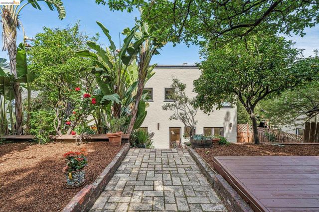 2306 Ivy Dr, Oakland, CA 94606