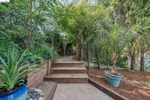 2306 Ivy Dr, Oakland, CA 94606