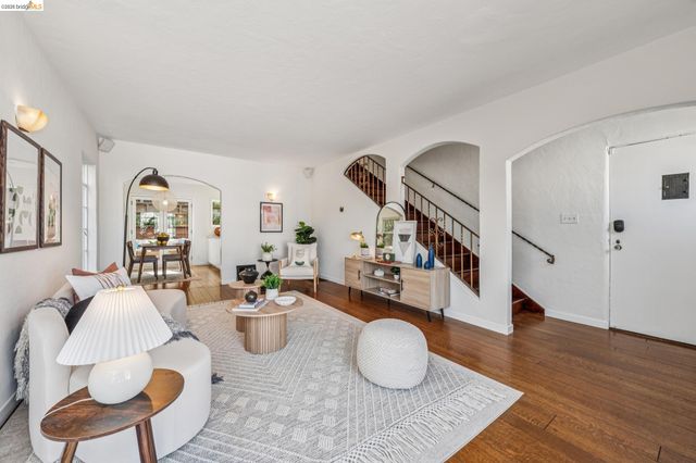 2306 Ivy Dr, Oakland, CA 94606