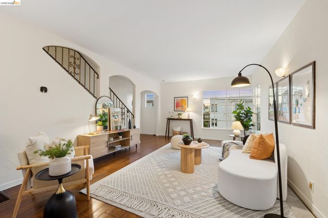 2306 Ivy Dr, Oakland, CA 94606