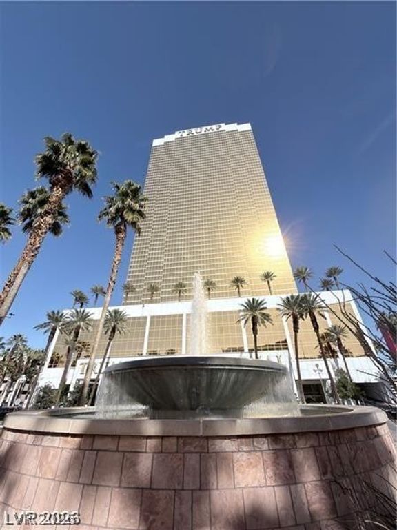 2000 North Fashion Show Drive 4227, Las Vegas, NV 89109 — exterior