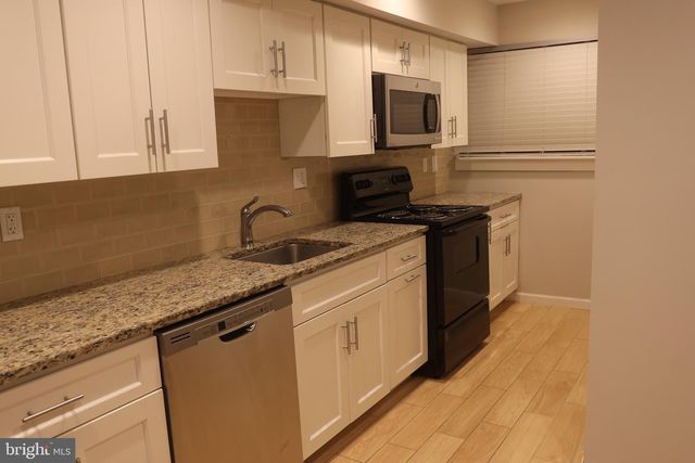 13 TULIP CT, Mount Laurel, NJ 08054