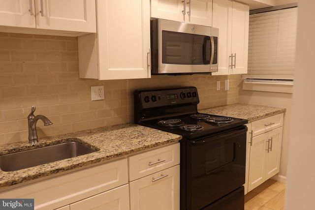 13 TULIP CT, Mount Laurel, NJ 08054