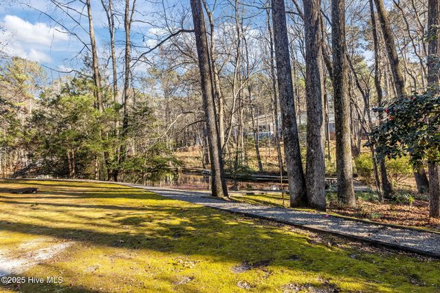 6 Village In The Woods Circle, Southern Pines, NC 28387