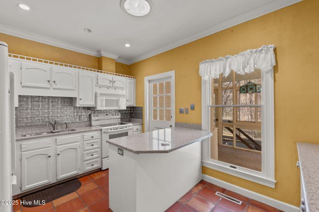 6 Village In The Woods Circle, Southern Pines, NC 28387