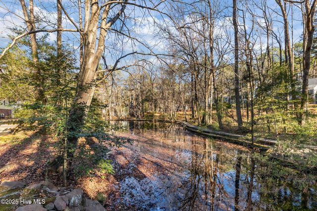 6 Village In The Woods Circle, Southern Pines, NC 28387