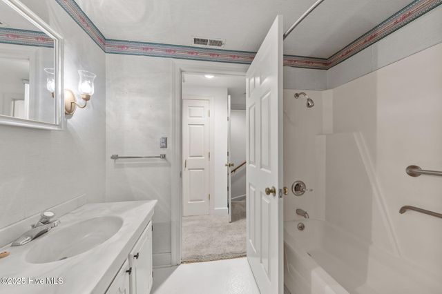 6 Village In The Woods Circle, Southern Pines, NC 28387