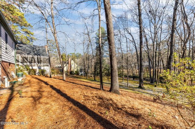 6 Village In The Woods Circle, Southern Pines, NC 28387