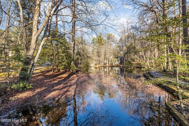 6 Village In The Woods Circle, Southern Pines, NC 28387