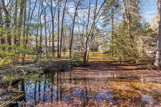 6 Village In The Woods Circle, Southern Pines, NC 28387