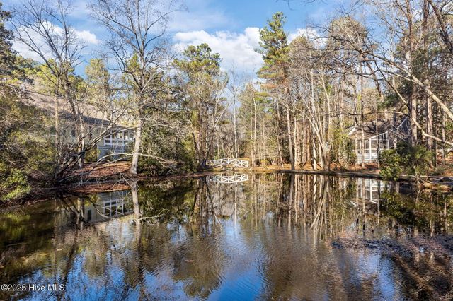 6 Village In The Woods Circle, Southern Pines, NC 28387