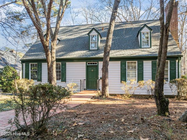 6 Village In The Woods Circle, Southern Pines, NC 28387
