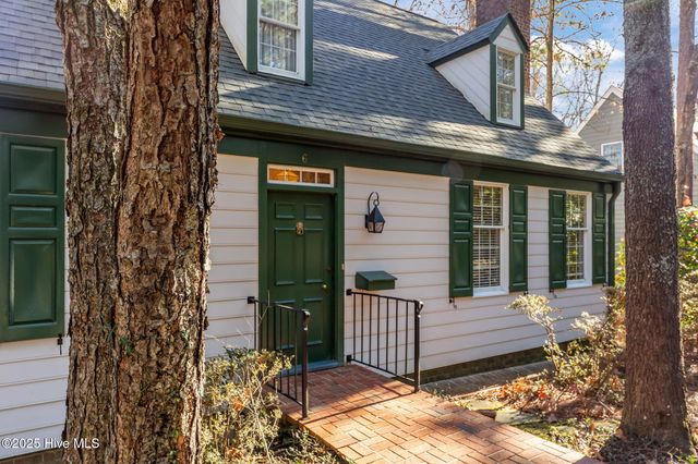 6 Village In The Woods Circle, Southern Pines, NC 28387