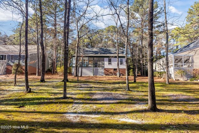 6 Village In The Woods Circle, Southern Pines, NC 28387