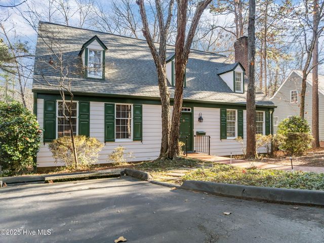 6 Village In The Woods Circle, Southern Pines, NC 28387