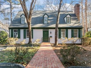 6 Village In The Woods Circle, Southern Pines, NC 28387