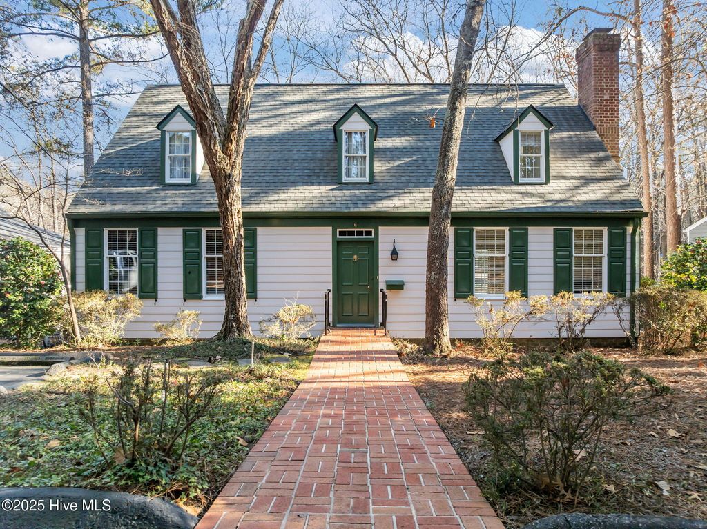 6 Village In The Woods Circle, Southern Pines, NC 28387