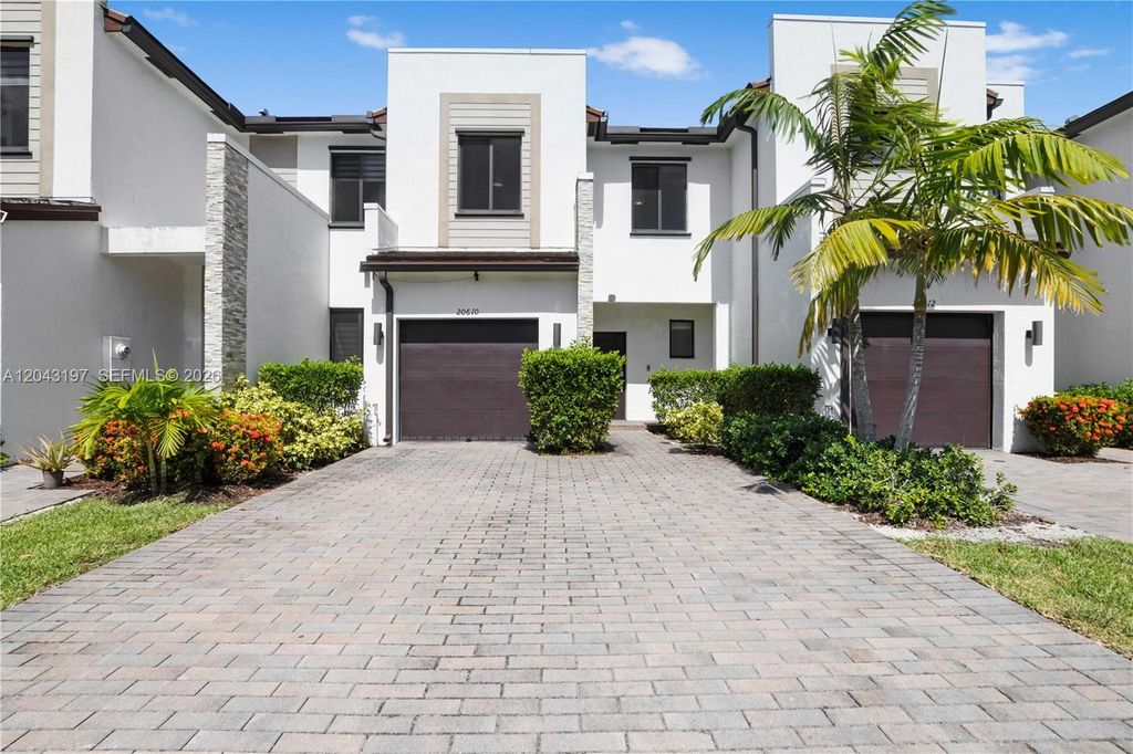 20610 NE 5th Pl, Miami, FL 33179