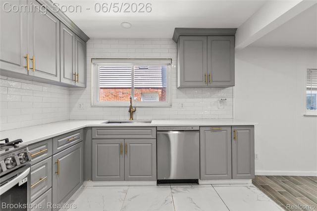 10835 Melbourne Avenue, Allen Park, MI 48101